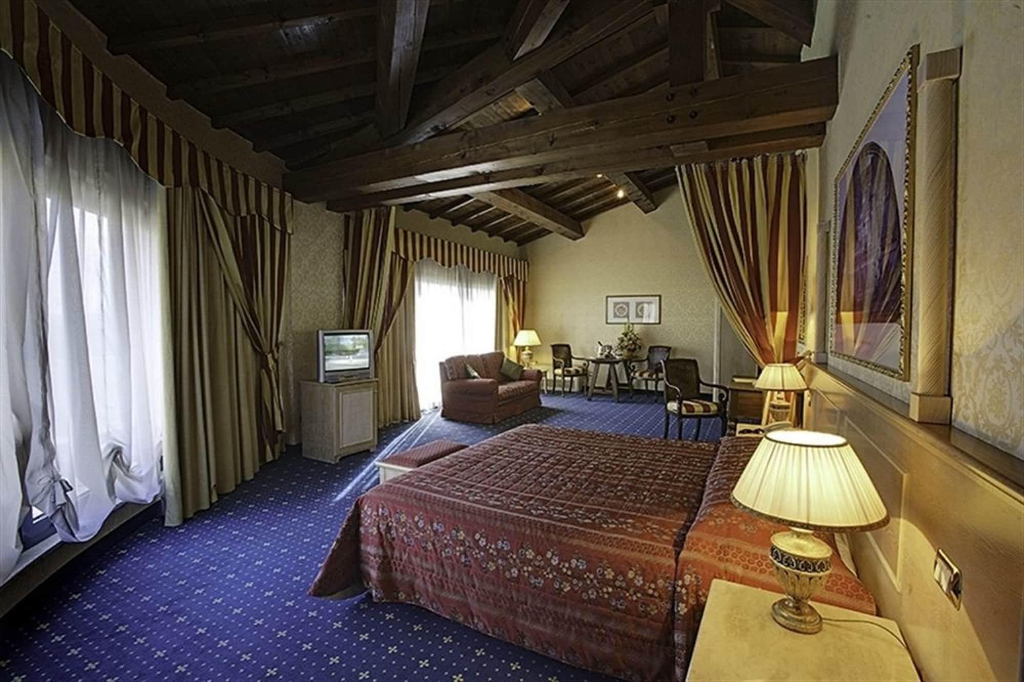 Hotel Orologio Ferrara Luaran gambar