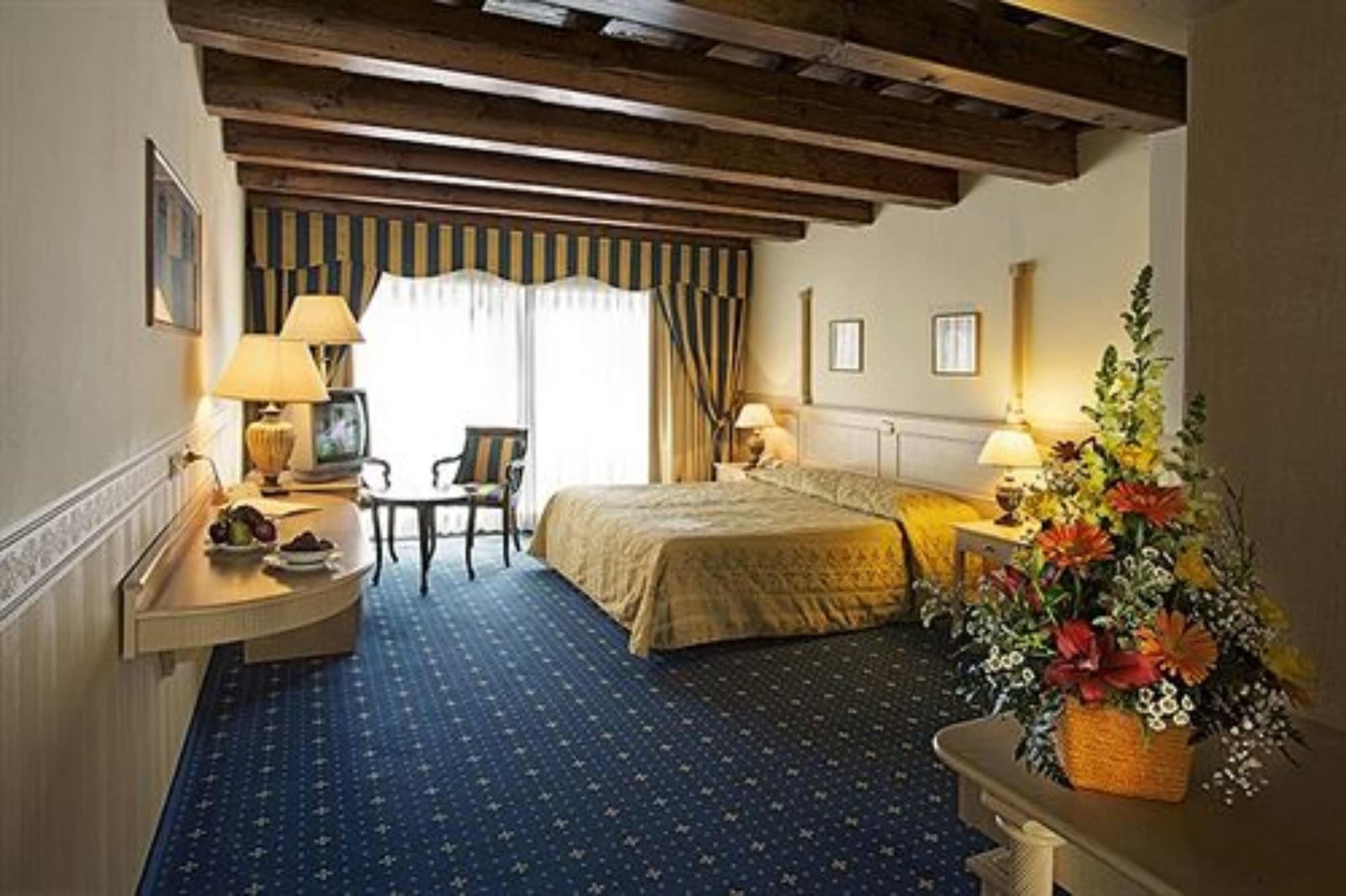 Hotel Orologio Ferrara Luaran gambar